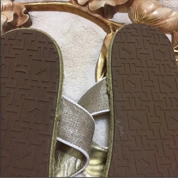 Elaine Turner Gold Thong Sandals Size 8 - Picture 6 of 6